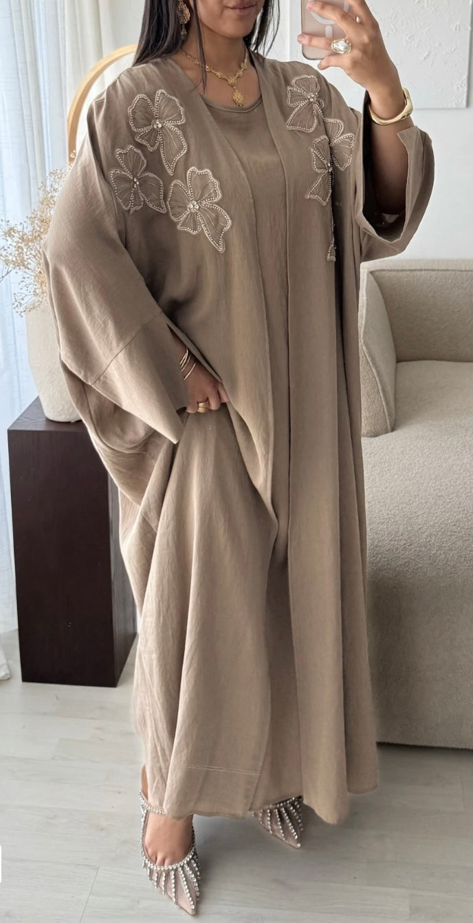 Abaya ensemble 2 pièces kimono et robe bretelle large avec broderie fleur perlées et manche fendu